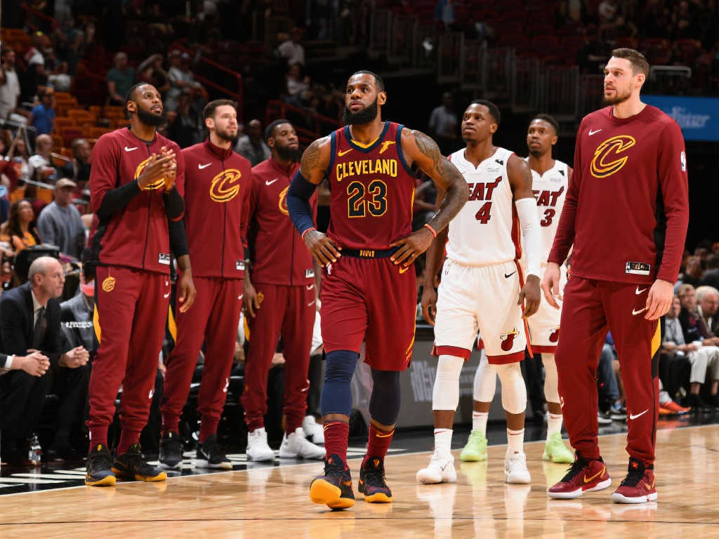 骑士无情碾压热火,季后赛上演“屠杀”传奇 骑士无情碾压热火,季后赛上演“屠杀”传奇